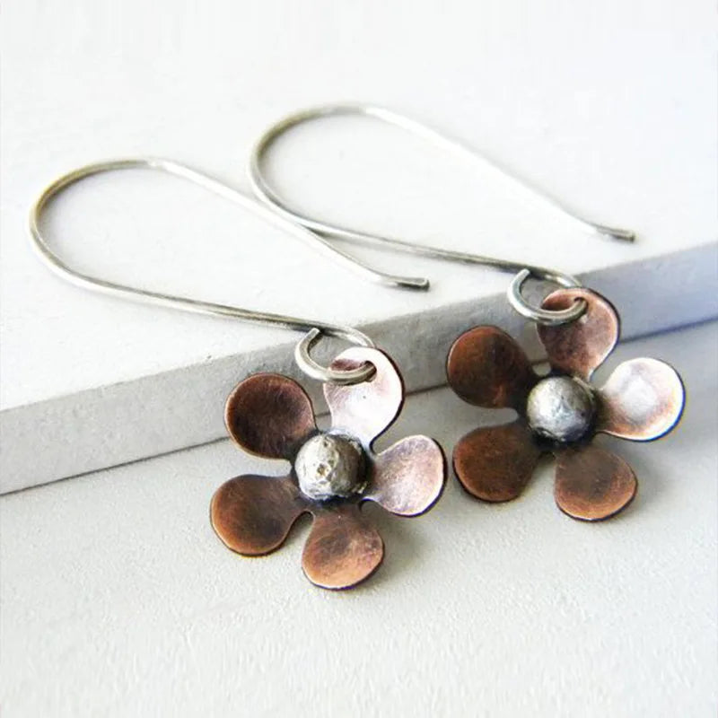 Antike Ethnische Kupferblumen-Hängeohrringe für Frauen