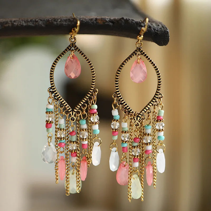 Bunte Vintage-Ohrringe mit langen Perlen für Frauen - Ethnischer Stil, goldfarbene Kettenquaste - Boho Hochzeitsschmuck