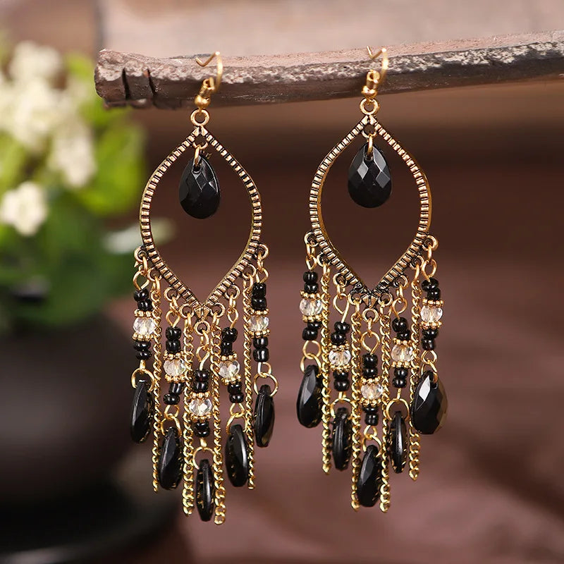 Bunte Vintage-Ohrringe mit langen Perlen für Frauen - Ethnischer Stil, goldfarbene Kettenquaste - Boho Hochzeitsschmuck