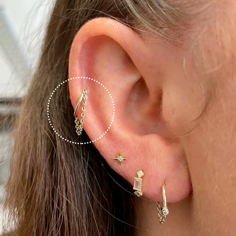 Moderne Ohrpiercings mit Kette - Schmuckgeschenk für Frauen