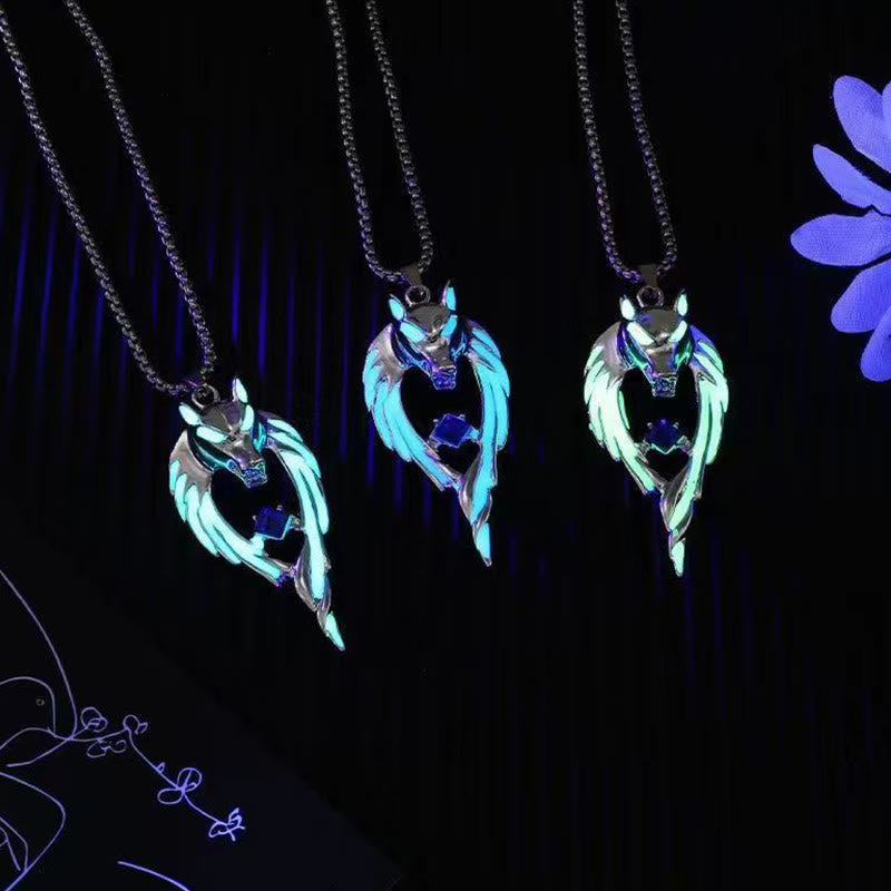 Lone Brave Luminous Northern Wolf Sapphire Halskette