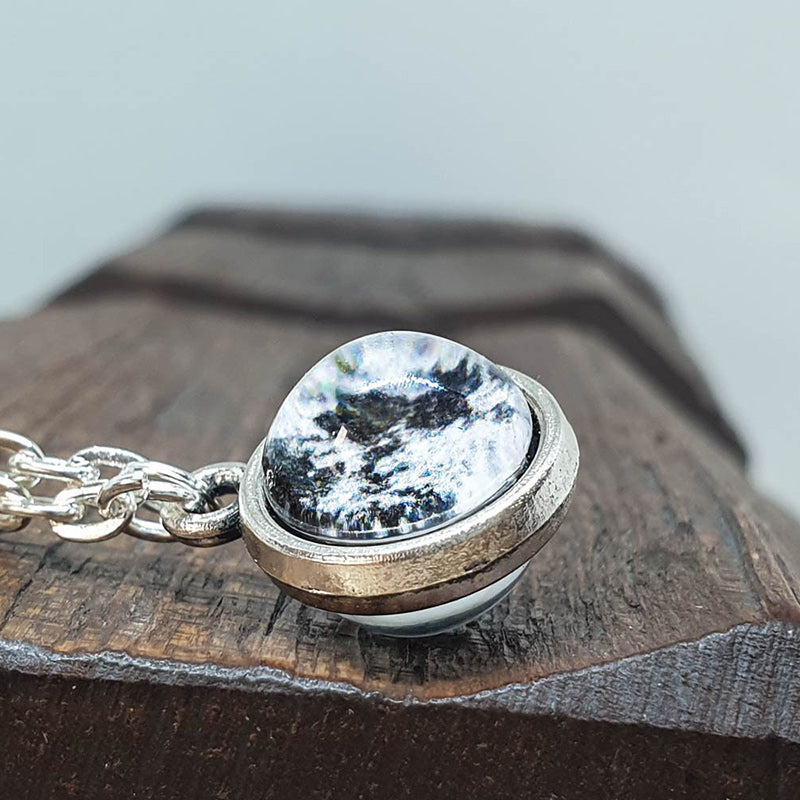 Doppelseitiges Glasmond -Phase -Halskette