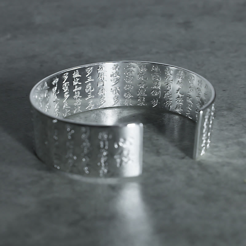 Chavri Tibetisches Lotus-Glücksarmband aus weißem Kupfer