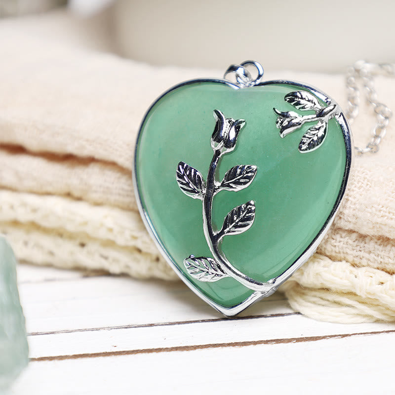 Halsketten mit Herzanhänger aus natürlichen Heilkristallen von Chavri