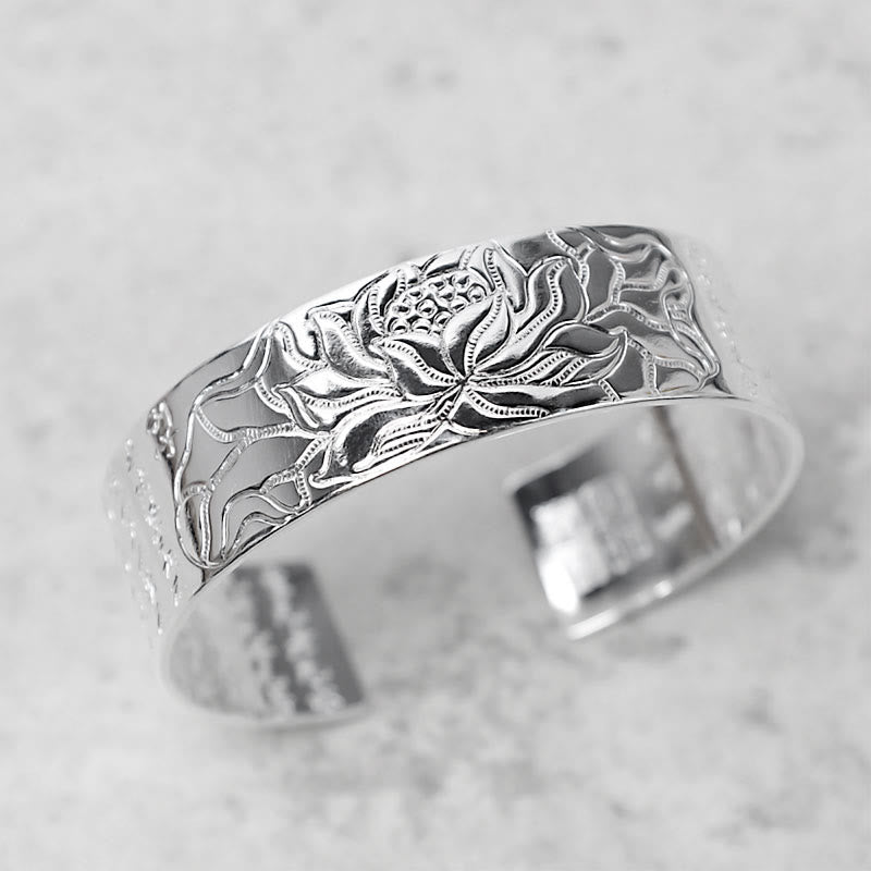 Chavri Tibetisches Lotus-Glücksarmband aus weißem Kupfer