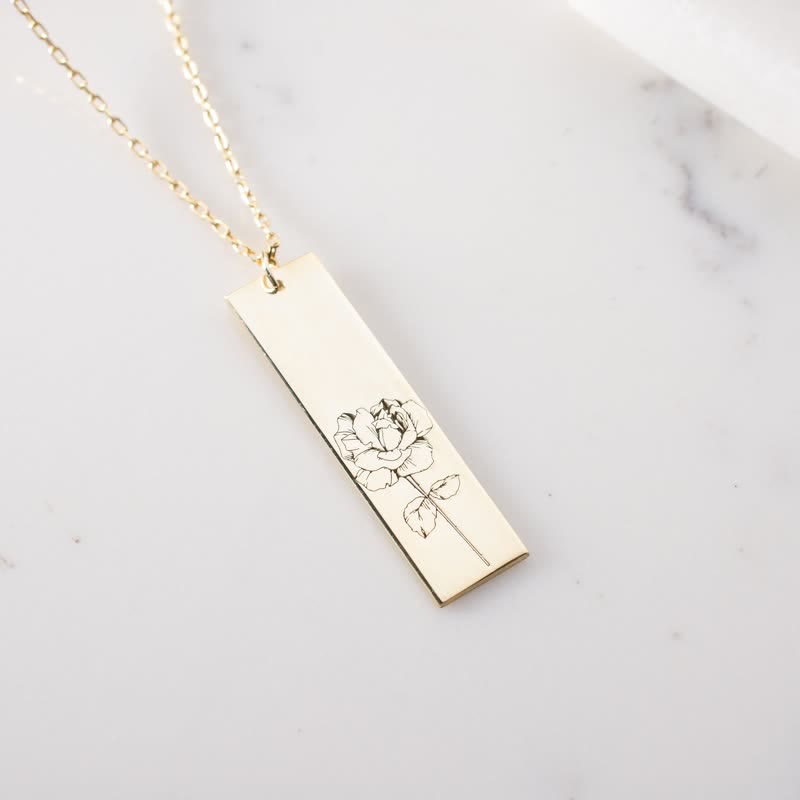 Delikate Geschnitzte Typenschild Geburtsblumenkette