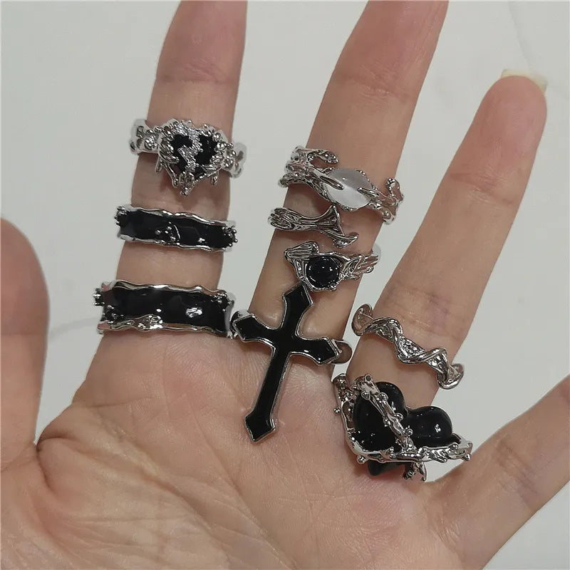 Punk Harajuku Goth Thorns Schwarz Silber Farbe Unregelmäßiges Herz Kreuz Offener Ring für Frauen Männer Liebhaber Vintage 90er Jahre Y2K Grunge Schmuck