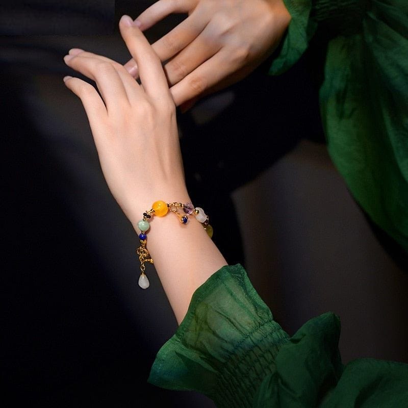 Bernsteinfarbenes Goldarmband mit mehreren Edelsteinen