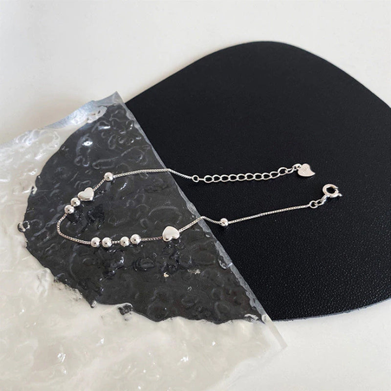 Armband aus Sterlingsilber mit doppeltem Liebesherz und hohlen runden Perlen