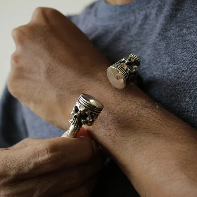 Biker -Kolben -Schädelarmband
