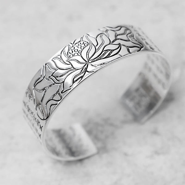 Chavri Tibetisches Lotus-Glücksarmband aus weißem Kupfer