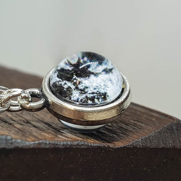 Doppelseitiges Glasmond -Phase -Halskette