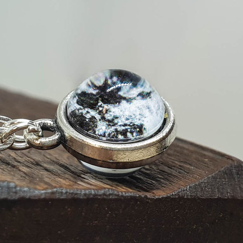 Doppelseitiges Glasmond -Phase -Halskette