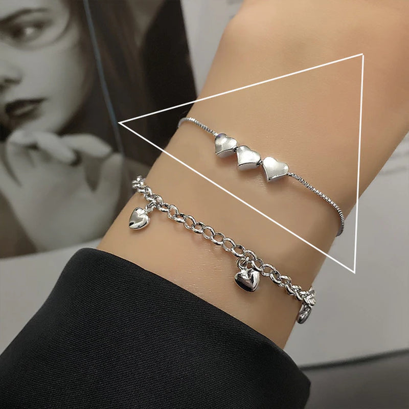Armband aus Sterlingsilber mit doppeltem Liebesherz und hohlen runden Perlen