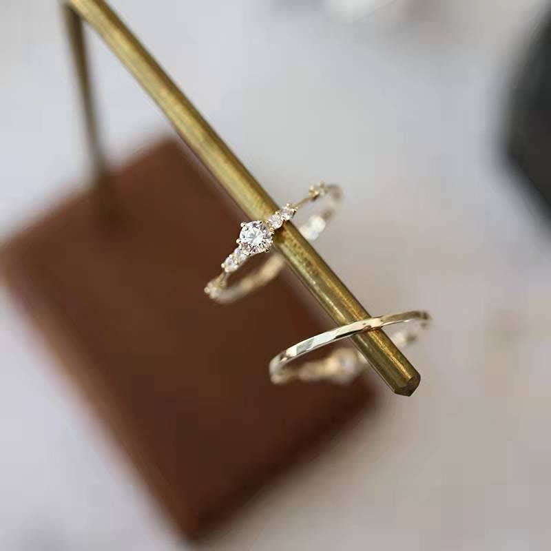 Gold Minimalist Edelstein -Verlobungsring