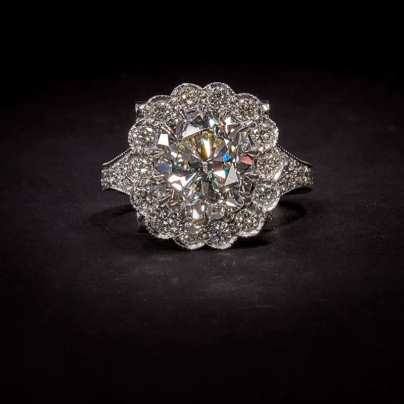 Antiquitätenkissen -Schnitt -Verlobungsring