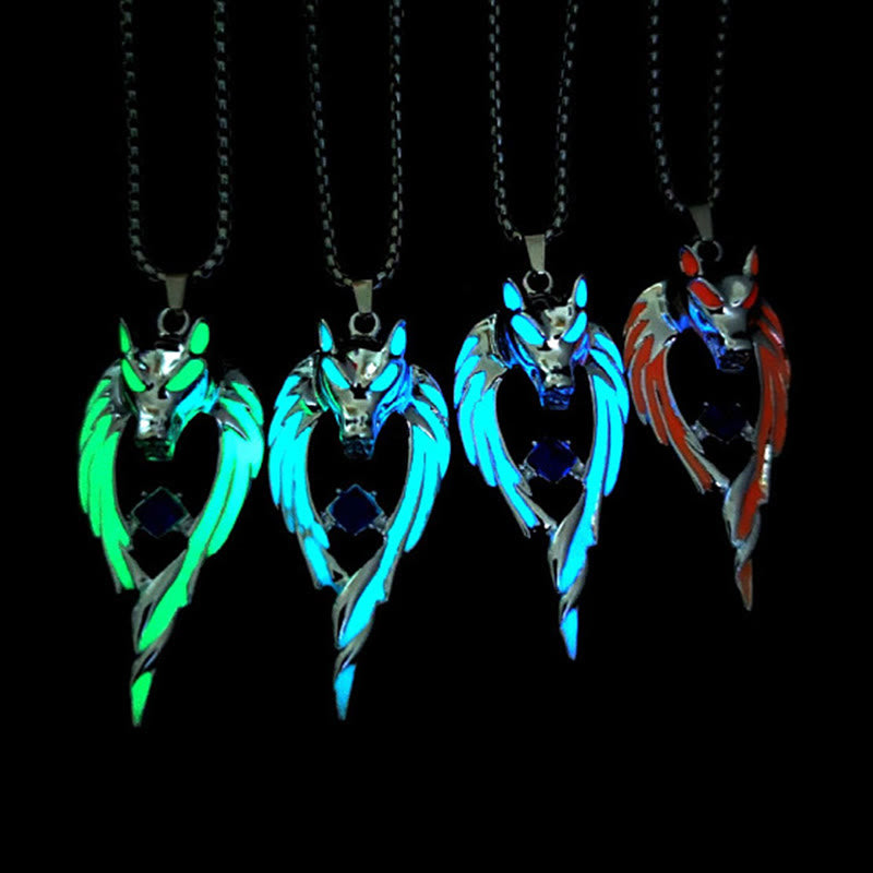 Lone Brave Luminous Northern Wolf Sapphire Halskette