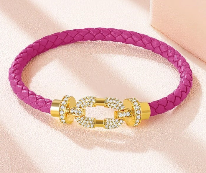 Rundes, mit Kristallen geflochtenes Lederarmband