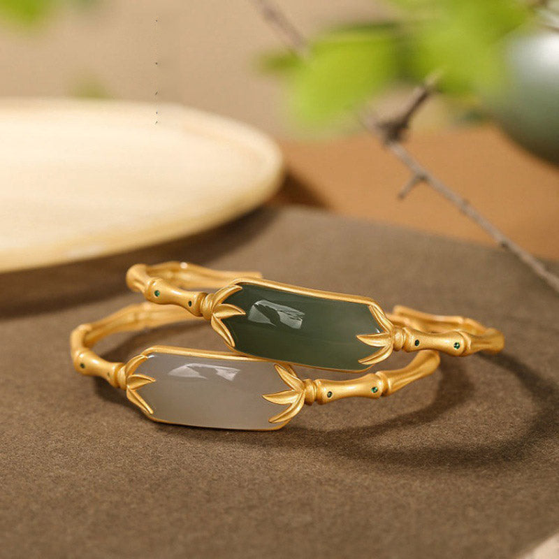 Chavri Glücksarmband aus 925er Sterlingsilber mit weißer Jade, verstellbarer Armreif