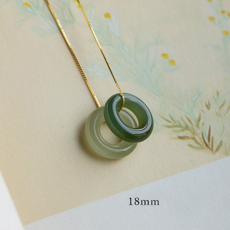 Chavri natürlicher runder Jade-Halskettenanhänger mit Friedensschnalle und Glücksfülle