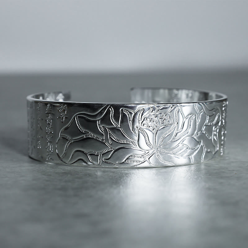 Chavri Tibetisches Lotus-Glücksarmband aus weißem Kupfer