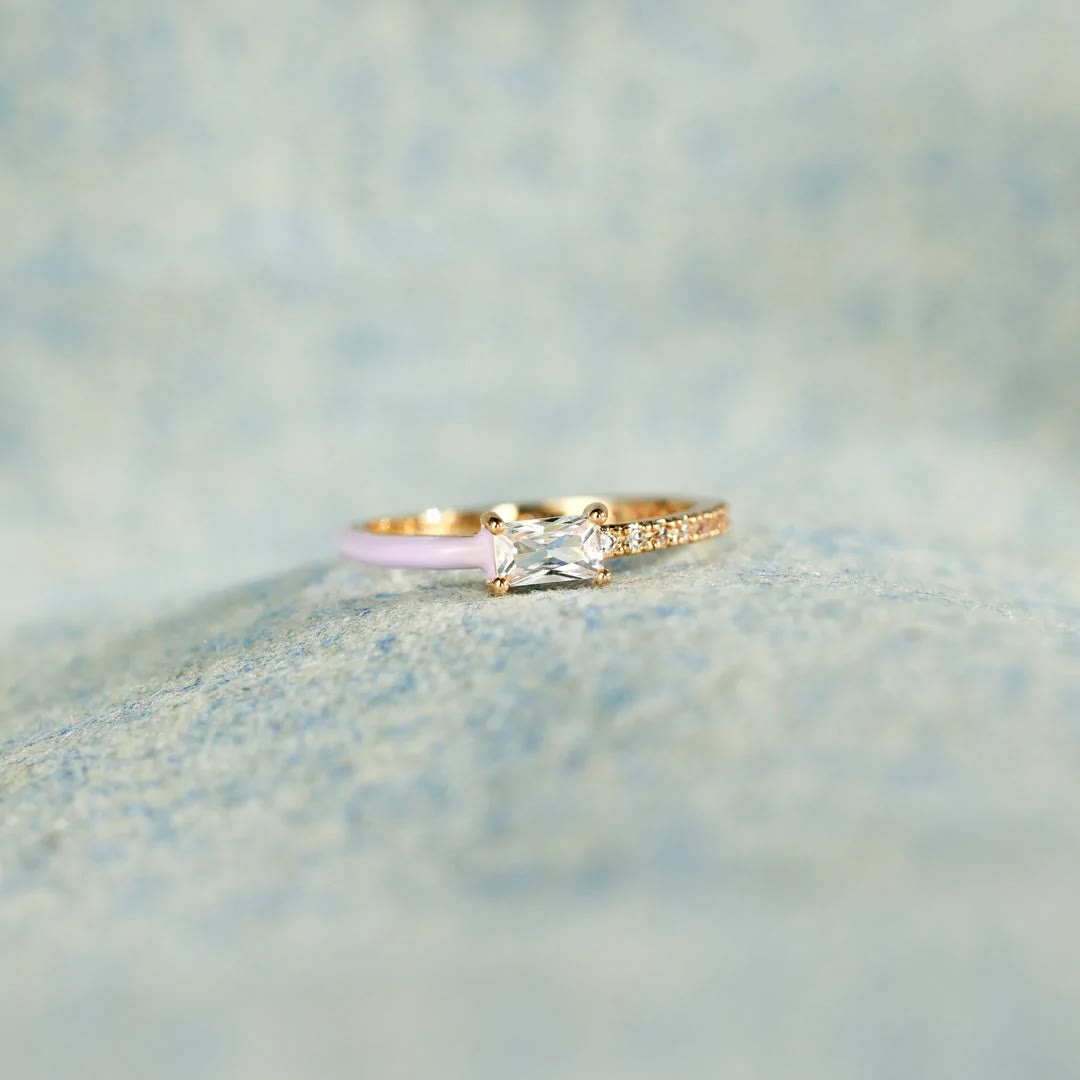 Schneiden Sie Den Halben Zahnschmelzring