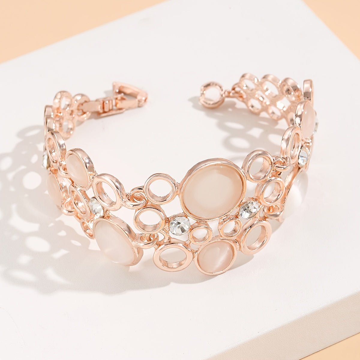 Fühlen Sie Pfirsichfarbenes Hohles Armband