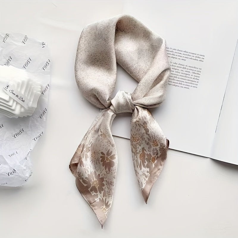 Goldie Gepunktete Blumensatinschal