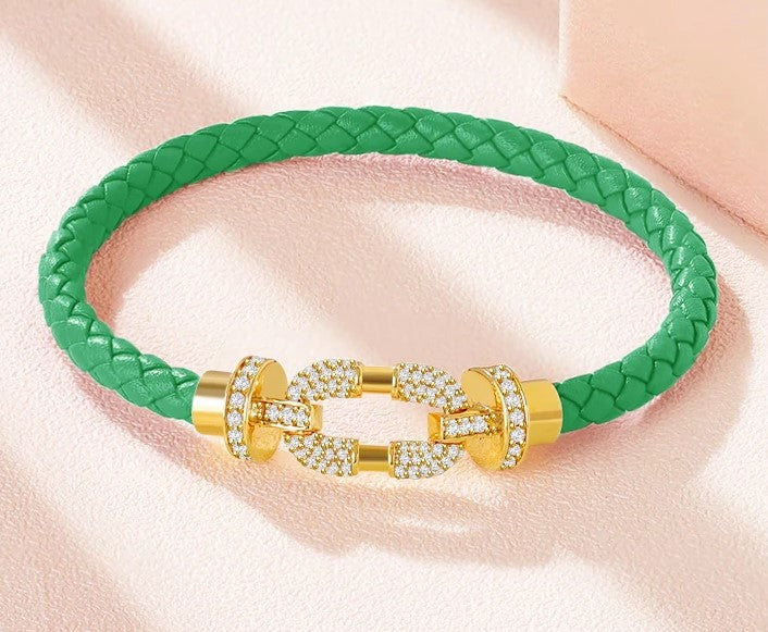 Rundes, mit Kristallen geflochtenes Lederarmband