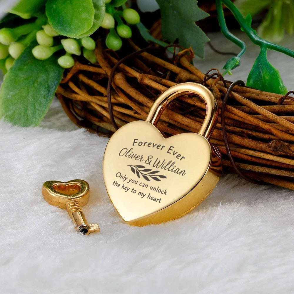 Liebesschloss mit Gravur