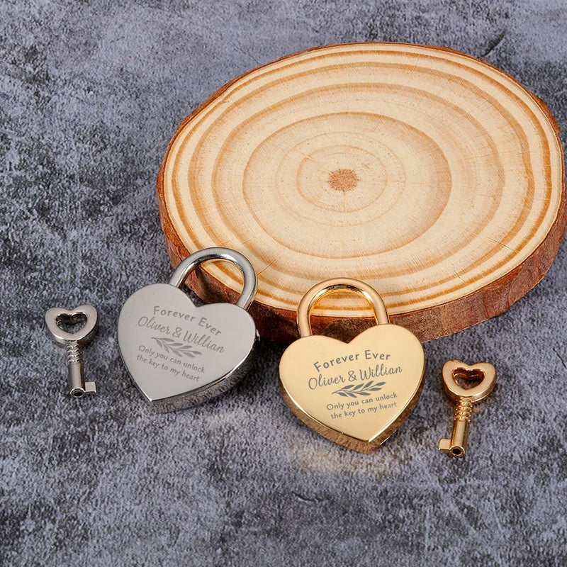 Liebesschloss mit Gravur