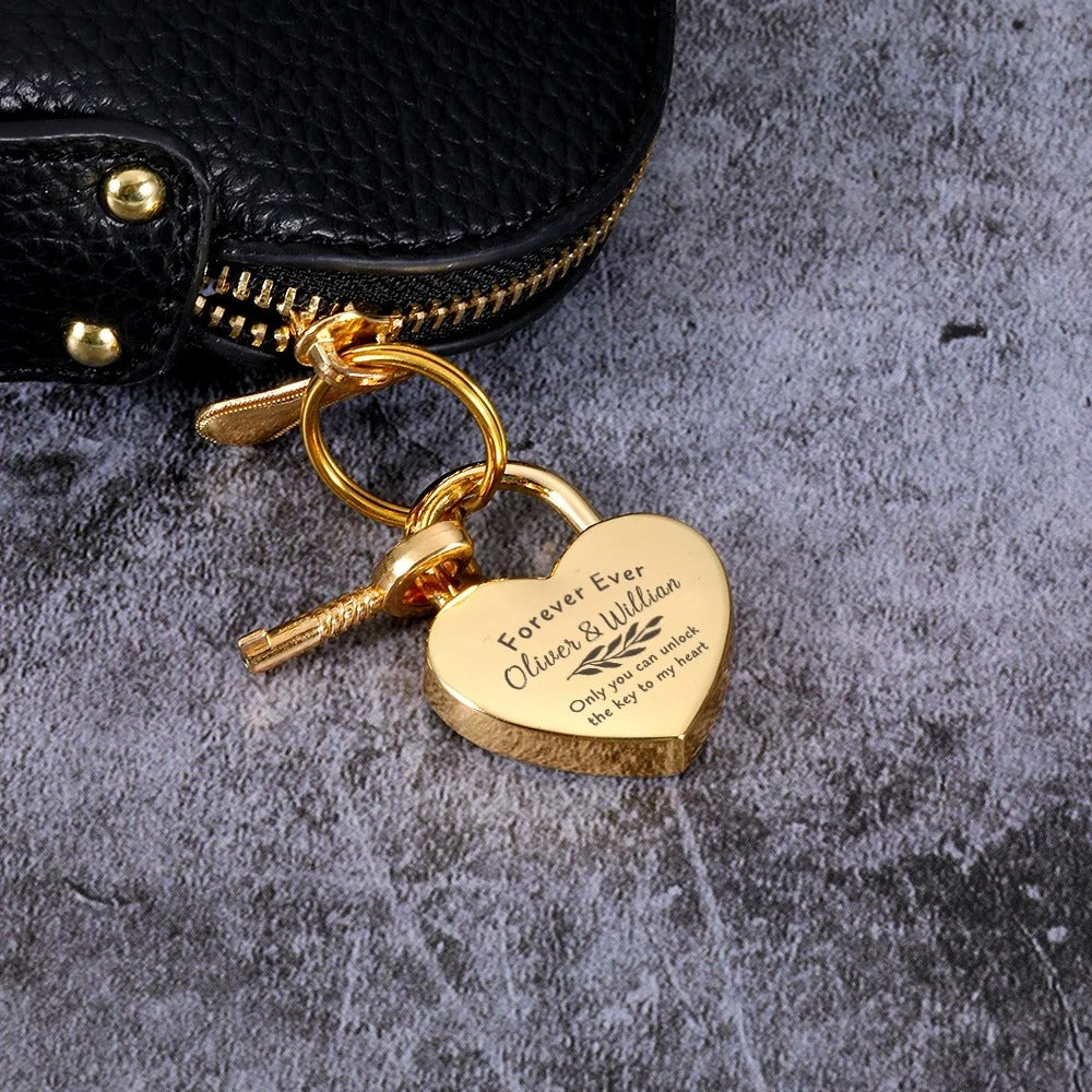 Liebesschloss mit Gravur