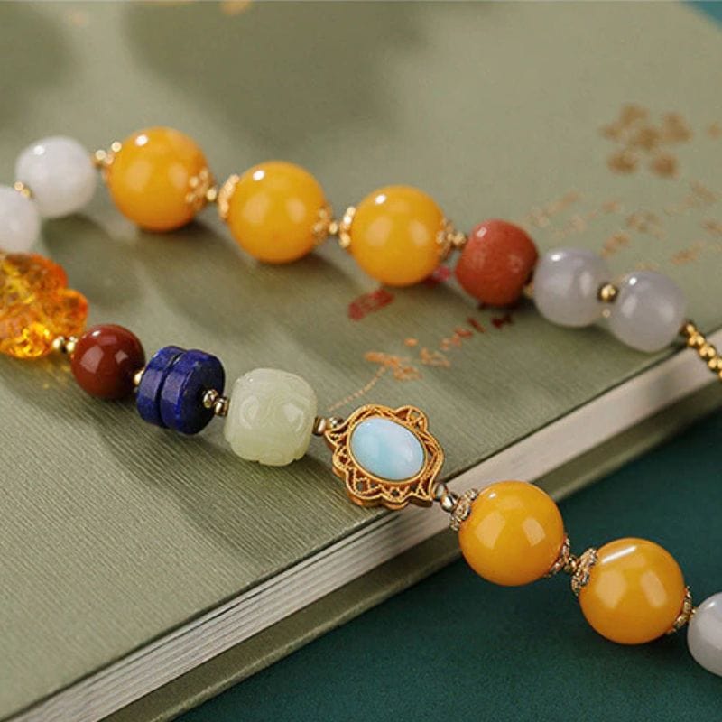 Armband mit mehreren Edelsteinen und doppelten Perlen