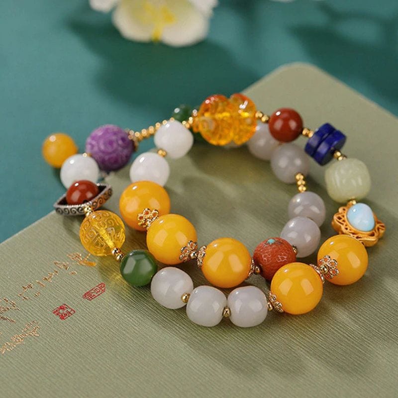 Armband mit mehreren Edelsteinen und doppelten Perlen