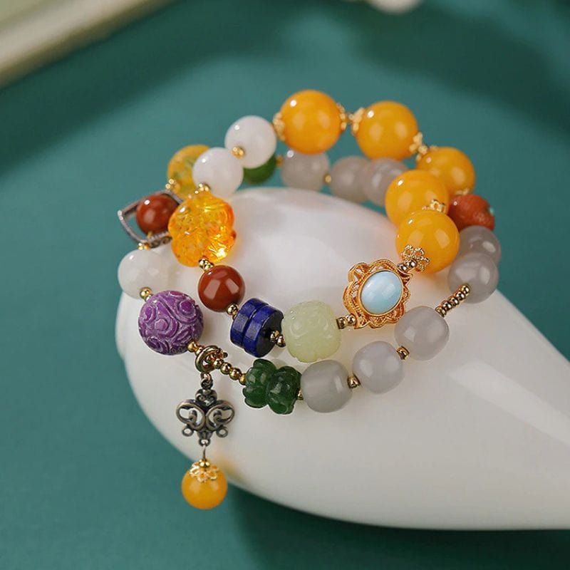 Armband mit mehreren Edelsteinen und doppelten Perlen