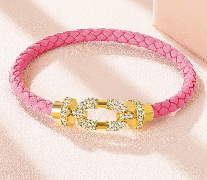 Rundes, mit Kristallen geflochtenes Lederarmband