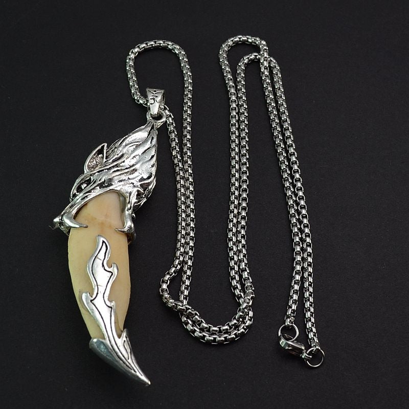 Silberplattiertes Wolf Zahnheiztstammesdesign