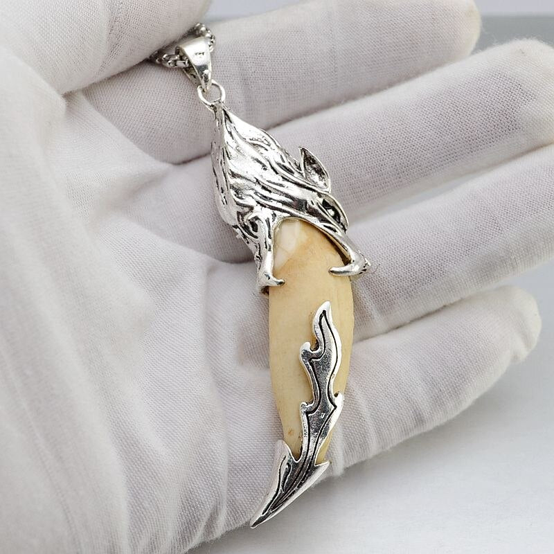 Silberplattiertes Wolf Zahnheiztstammesdesign