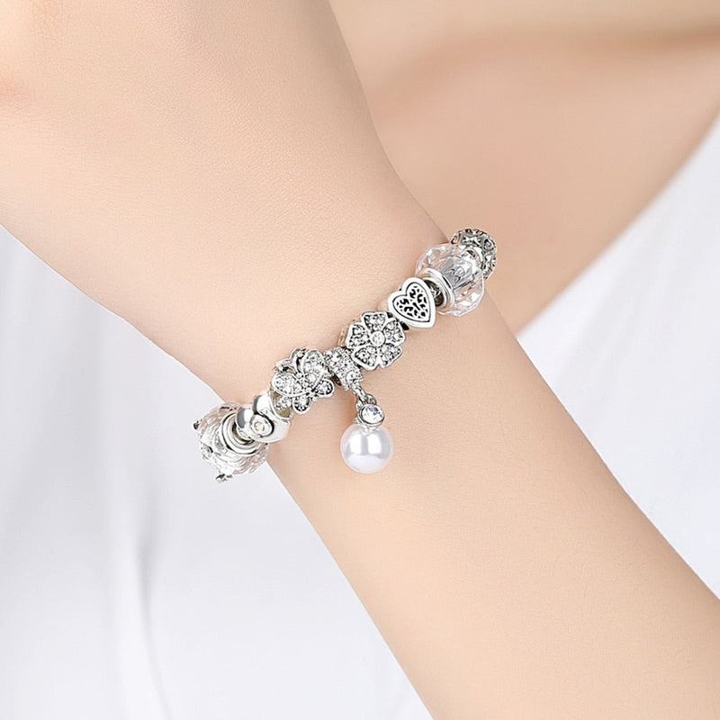 Silber Mit Baumelnem Perlenarmband Mit Herzklee Und Schmetterling