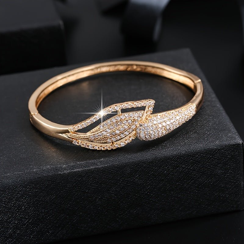 Raylene Verschönerte 18K Gold Plattierte Armreifen