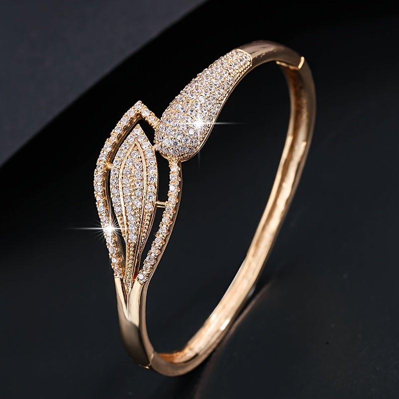 Raylene Verschönerte 18K Gold Plattierte Armreifen