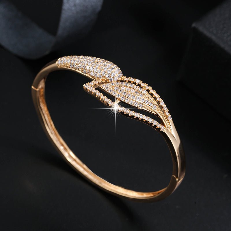 Raylene Verschönerte 18K Gold Plattierte Armreifen