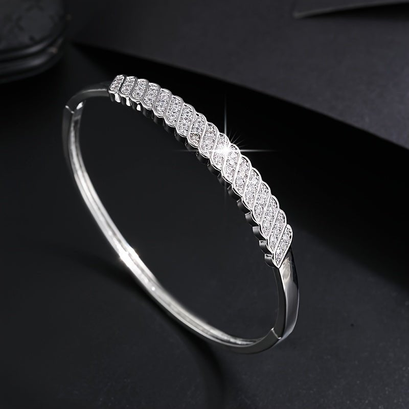 Glanz Auf Mir Gemustertem Armreifen