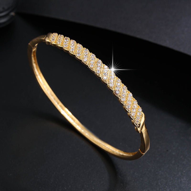 Glanz Auf Mir Gemustertem Armreifen