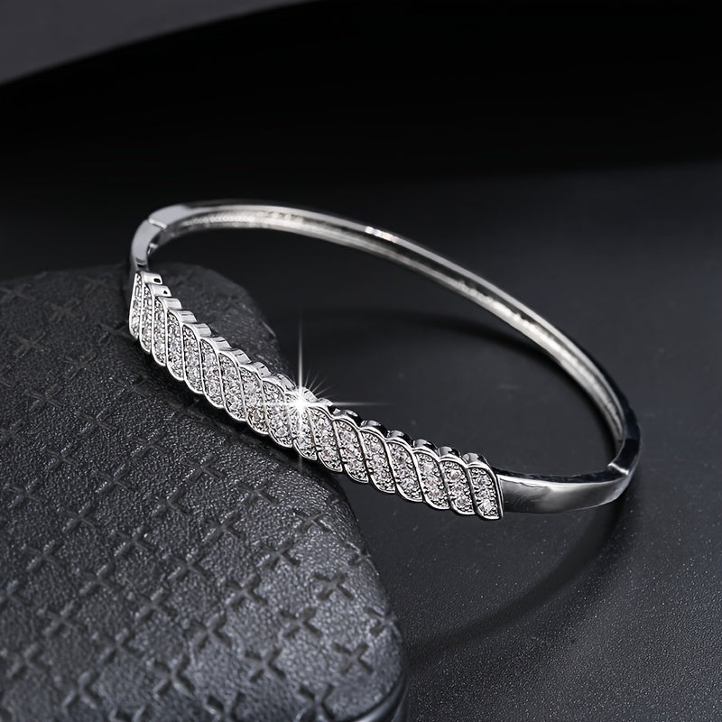 Glanz Auf Mir Gemustertem Armreifen