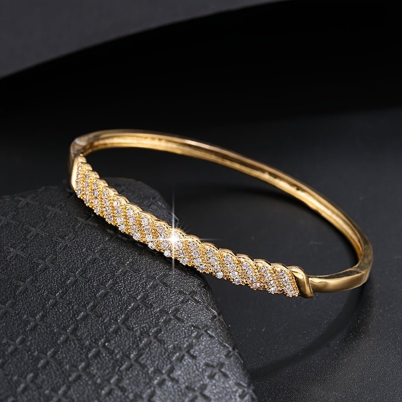 Glanz Auf Mir Gemustertem Armreifen