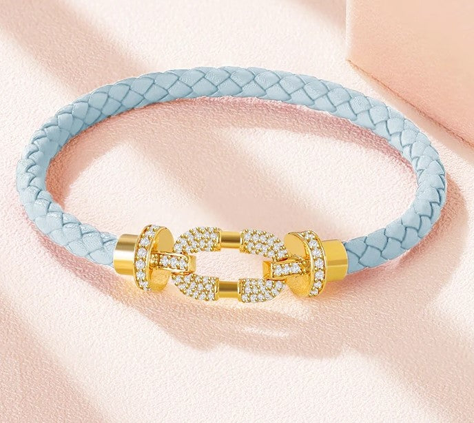 Rundes, mit Kristallen geflochtenes Lederarmband