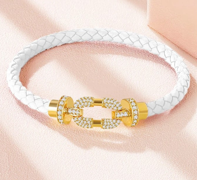 Rundes, mit Kristallen geflochtenes Lederarmband